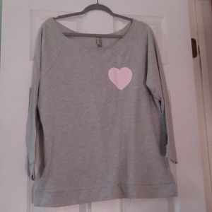 Heather gray slouch neck graphic ♥